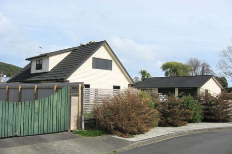 Photo of property in 7 Atarau Grove, Paraparaumu, 5032