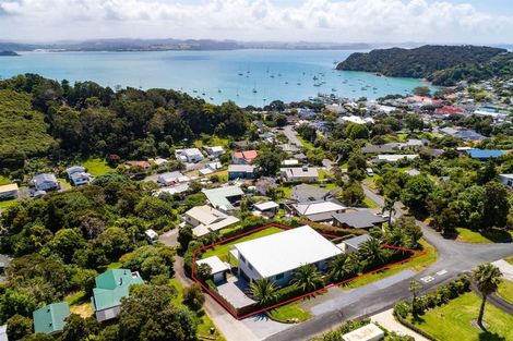 Photo of property in 1 Brind Road, Russell, 0202