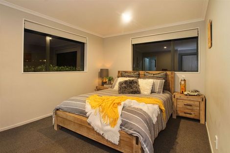 Photo of property in 25 Cape Vista Crescent, Pukekohe, 2120