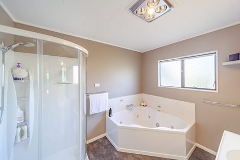 Photo of property in 70 Abbotsford Road, Waipawa, 4210