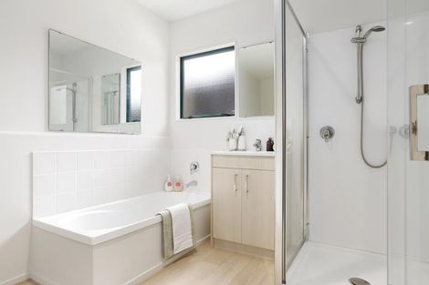 Photo of property in 2 Longview Rise, Massey, Auckland, 0614