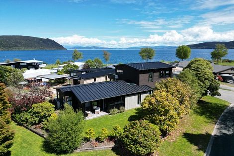 Photo of property in 2 Nisbet Terrace, Kinloch, Taupo, 3377