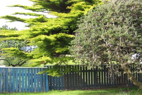 Photo of property in 19 Drake Street, Waikawa Beach, Manakau, 5573