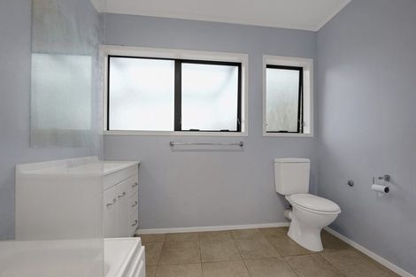 Photo of property in 5 Oakhaven Place, Ranui, Auckland, 0612