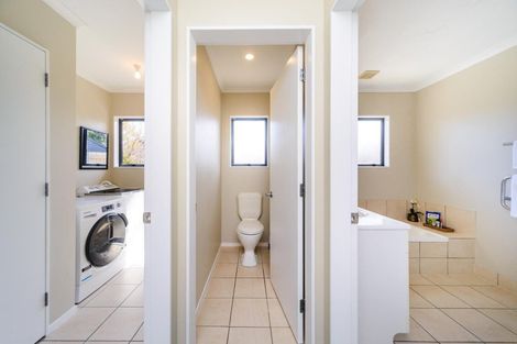 Photo of property in 37 Dahlstrom Grove, Kelvin Grove, Palmerston North, 4414