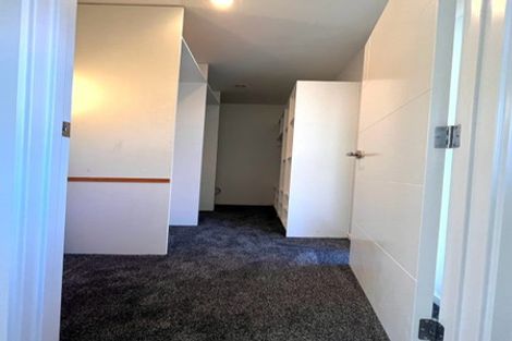 Photo of property in 15 Glenroy Place, Green Bay, Auckland, 0604