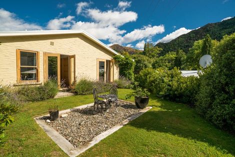 Photo of property in 15 Cardigan Street, Arrowtown, 9302