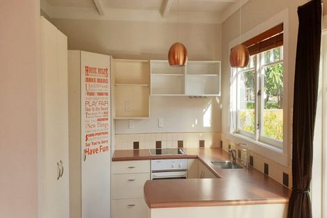 Photo of property in 276 Point Chevalier Road, Point Chevalier, Auckland, 1022