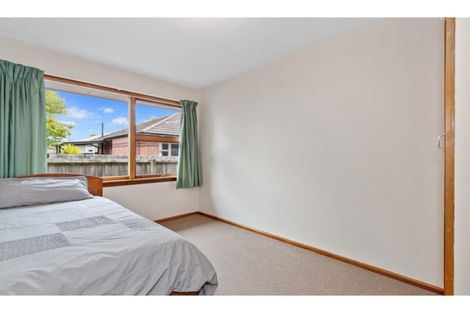 Photo of property in 2/120a Wainoni Road, Avondale, Christchurch, 8061