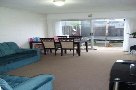 Photo of property in 2/495 Glenfield Road, Glenfield, Auckland, 0629