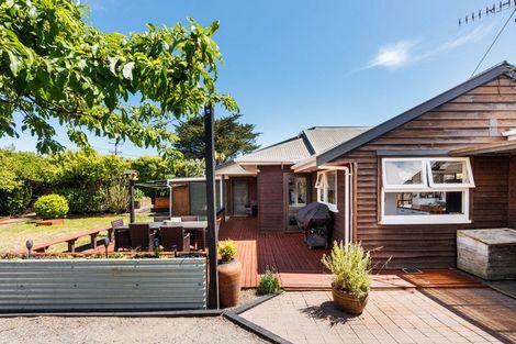 Photo of property in 11 Koura Street, Tangimoana, 4822