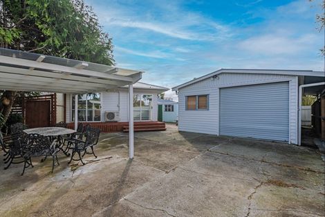 Photo of property in 37 Peters Avenue, Cloverlea, Palmerston North, 4412