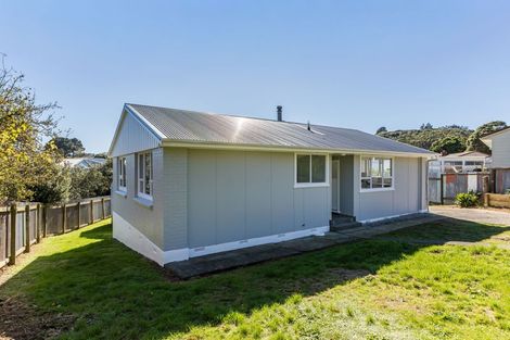 Photo of property in 25 Loongana Street, Waitangirua, Porirua, 5024