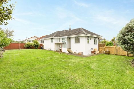 Photo of property in 10 Murray Road, Te Atatu Peninsula, Auckland, 0610