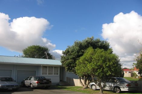 Photo of property in 28 Halswell Crescent, Westbrook, Palmerston North, 4412