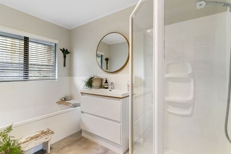 Photo of property in 2/106 Island Bay Road, Beach Haven, Auckland, 0626