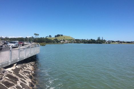 Photo of property in 1 Waterfront Road, Mangere Bridge, Auckland, 2022