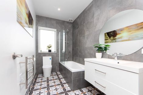 Photo of property in 2 Morus Road, Massey, Auckland, 0614