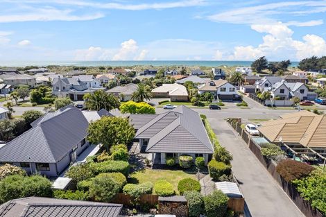 Photo of property in 43 Aston Drive, Waimairi Beach, Christchurch, 8083