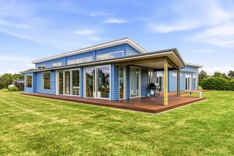 Photo of property in 127 Highland Drive, Acacia Bay, Taupo, 3385
