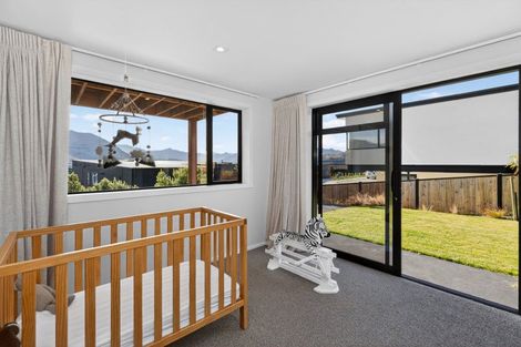 Photo of property in 8 Landsborough Lane, Wanaka, 9305