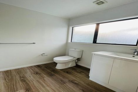 Photo of property in 30 Mannering Place, Hillcrest, Auckland, 0627