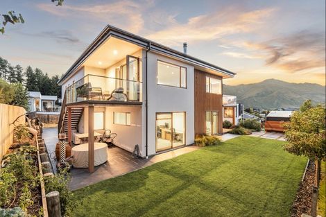Photo of property in 8 Landsborough Lane, Wanaka, 9305