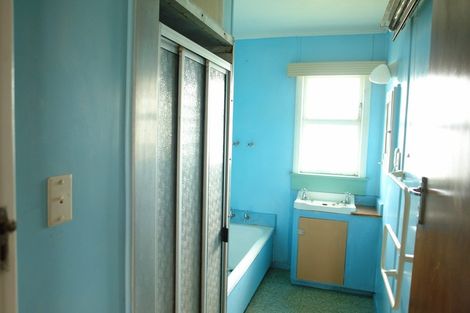 Photo of property in 28 Cambridge Street, Patea, 4520