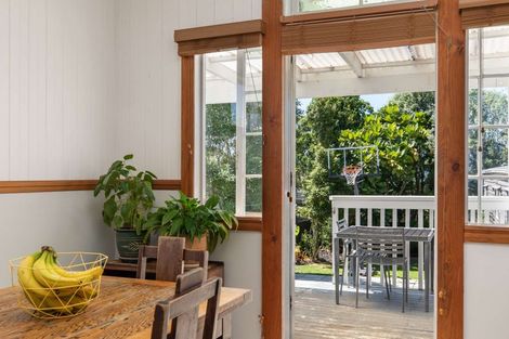 Photo of property in 9 Tahi Terrace, Glen Eden, Auckland, 0602