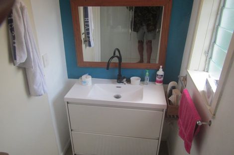 Photo of property in 207 Vipond Road, Stanmore Bay, Whangaparaoa, 0932