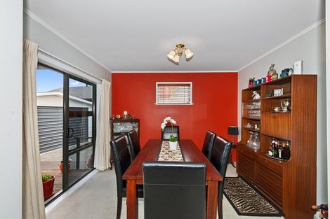 Photo of property in 57 Avonleigh Road, Green Bay, Auckland, 0604