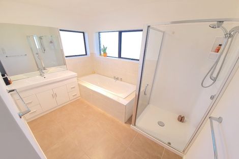 Photo of property in 129 Walter Strevens Drive, Conifer Grove, Takanini, 2112