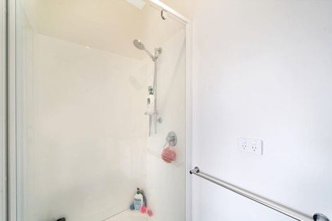 Photo of property in 4337c Great North Road, Glendene, Auckland, 0602