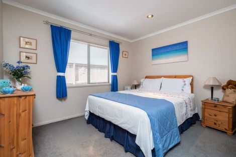 Photo of property in 12 Ngatiti Place, One Tree Point, 0118