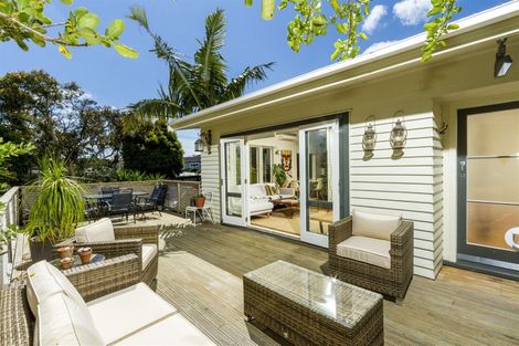 Photo of property in 1/16a Bardia Street, Belmont, Auckland, 0622