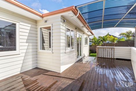 Photo of property in 4 Worthington Place, West Harbour, Auckland, 0618