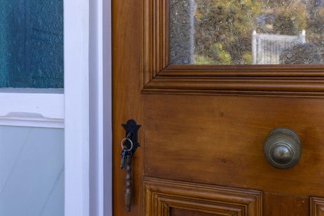 Photo of property in 5 Taranaki Street, Picton, 7220