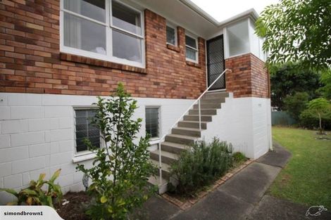 Photo of property in 2/12 Westwell Road, Belmont, Auckland, 0622
