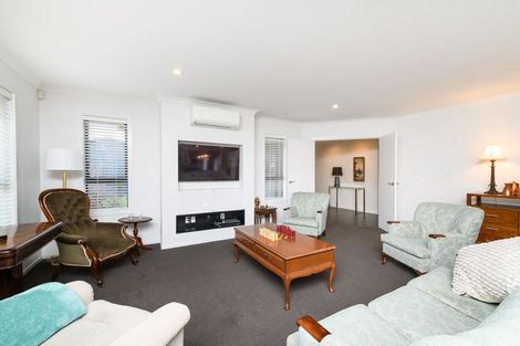 Photo of property in 44 Chestnut Close, Kelvin Grove, Palmerston North, 4414