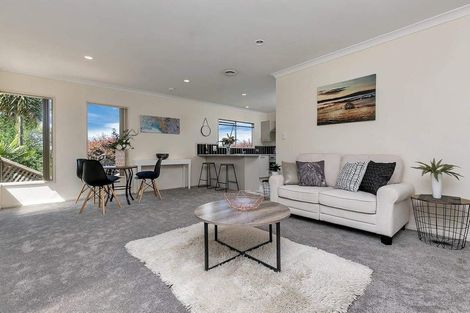 Photo of property in 21a Hatherlow Street, Glenfield, Auckland, 0629