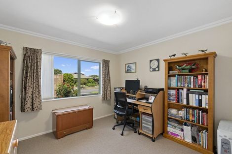 Photo of property in 9 Cranbrook Grove, Waikanae, 5036