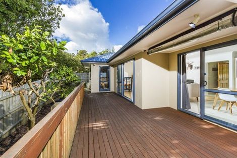 Photo of property in 1/6 Wykeham Place, Glenfield, Auckland, 0629