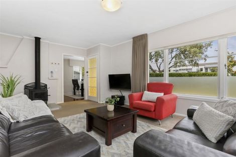 Photo of property in 1 Kotuku Street, Te Atatu Peninsula, Auckland, 0610