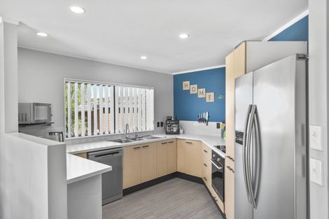 Photo of property in 96 Brian Crescent, Stanmore Bay, Whangaparaoa, 0932