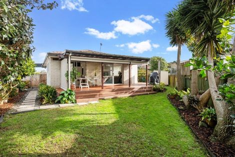 Photo of property in 2/25 Lyren Place, Half Moon Bay, Auckland, 2012