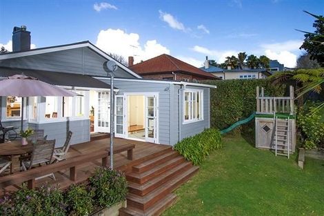 Photo of property in 24 Le Roy Terrace, Birkenhead, Auckland, 0626
