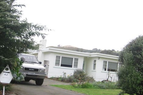 Photo of property in 42 Ranui Terrace, Tawa, Wellington, 5028