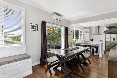 Photo of property in 23 Lucknow Terrace, Khandallah, Wellington, 6035