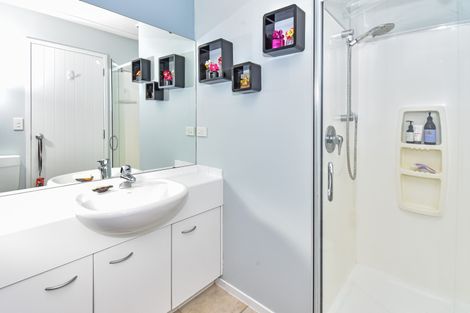 Photo of property in 69 Riverton Drive, Randwick Park, Auckland, 2105