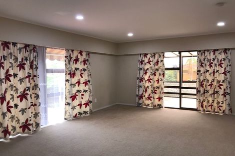 Photo of property in 2/35 Derrimore Heights, Clover Park, Auckland, 2019